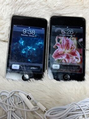 Lot of 2 Apple touch 3rd Generation. (Please read)